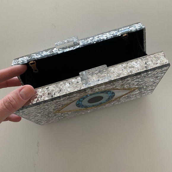 Evil eye pattern silver glitter acrylic clutch, comes with chain link strap - Picture 4 of 5